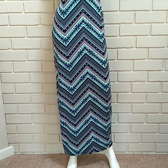Charlotte Russe Multicolor Geometric Open Back Maxi Dress. Size Medium - Picture 3 of 8